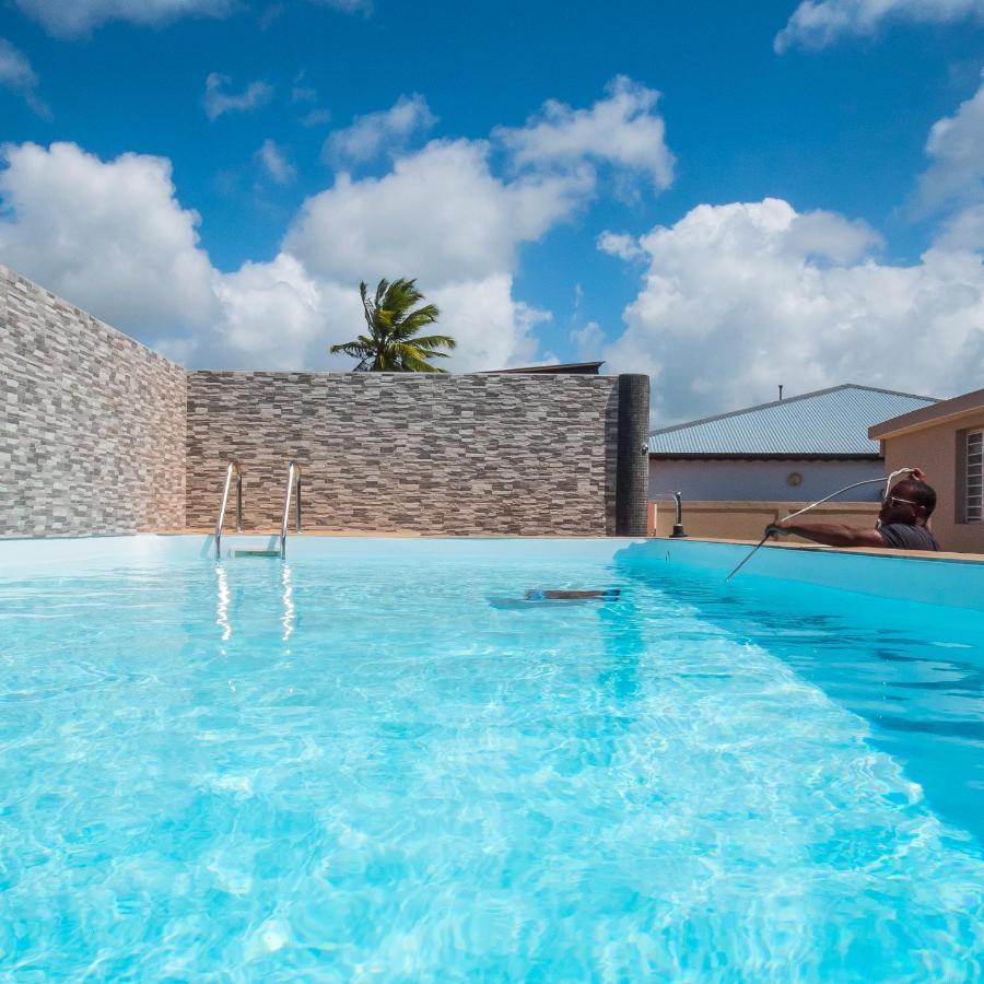 Evasion En Plein Coeur De La Ville T2 Jacuzzis Sauna Et Piscine Au Centre De Пор-Луи Экстерьер фото